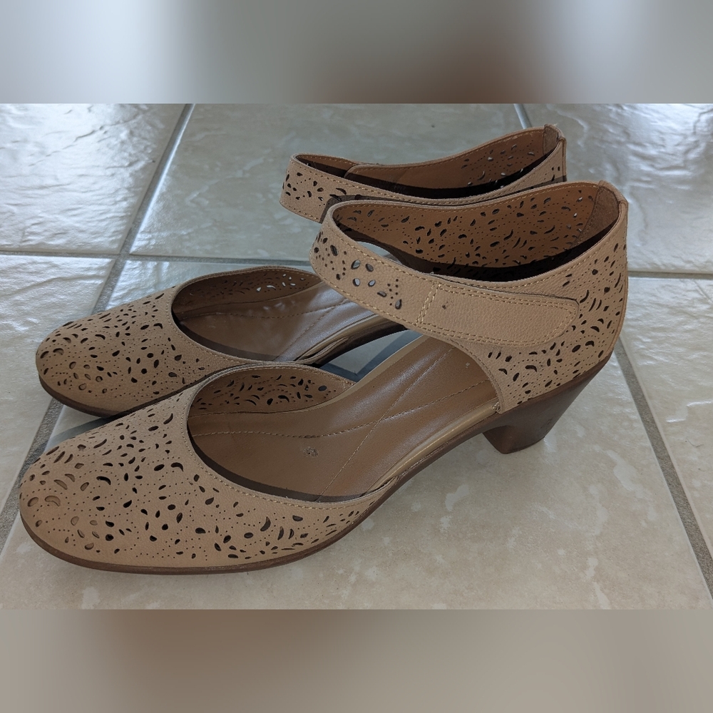 Easy Spirit Tan Laser-Cut Mary Jane Heels